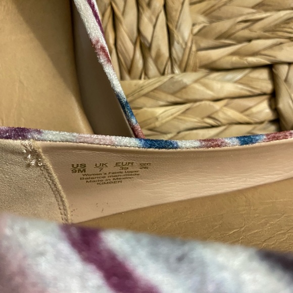 Dr. Scholl’s pointy flats, Aztec velvet pattern. - Picture 6 of 6